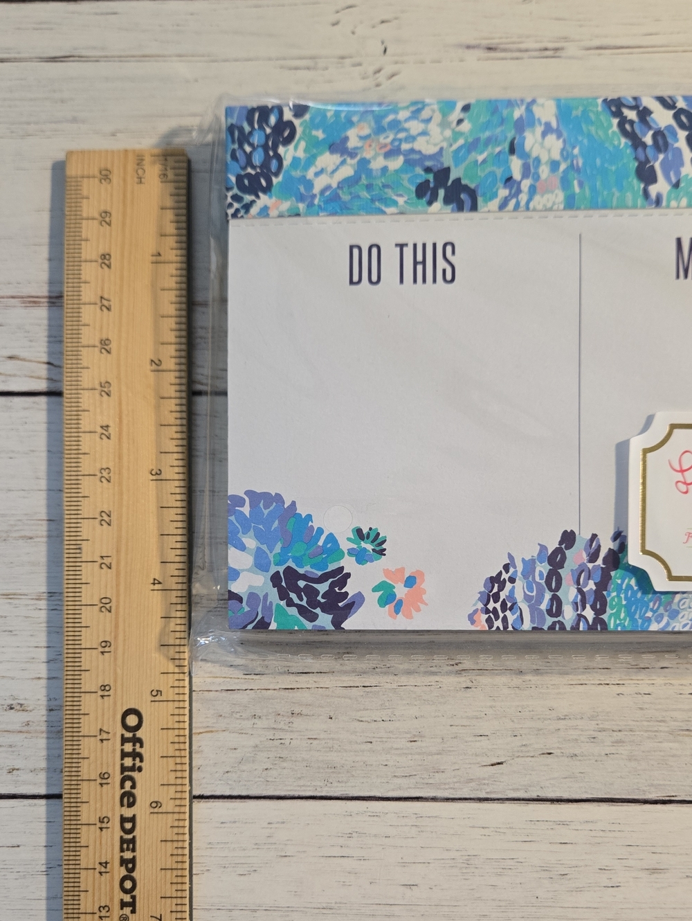 Lilly Pullitzer Priorities Notepad - Picture 4 of 5